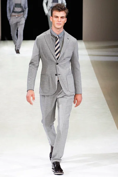 Look 12